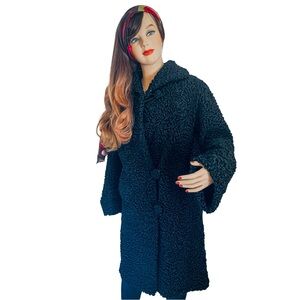 Vintage Persian Lamb Fur Coat. Beautiful Black Fur in Excellent Condition